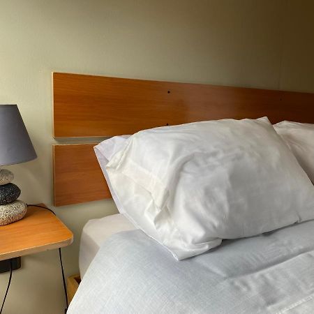 Hostal Los Pioneros Пуэрто-Наталес Экстерьер фото