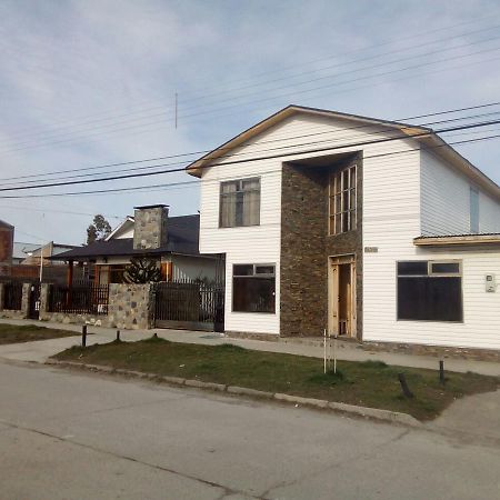 Hostal Los Pioneros Пуэрто-Наталес Экстерьер фото