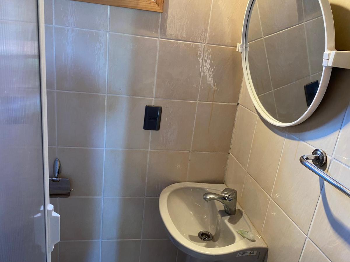 Hostal Los Pioneros Пуэрто-Наталес Экстерьер фото
