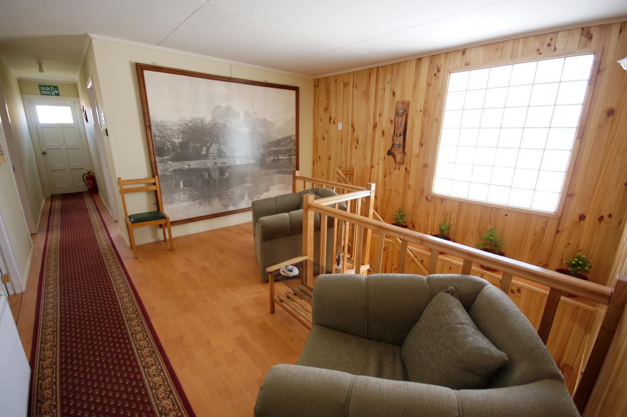 Hostal Los Pioneros Пуэрто-Наталес Экстерьер фото
