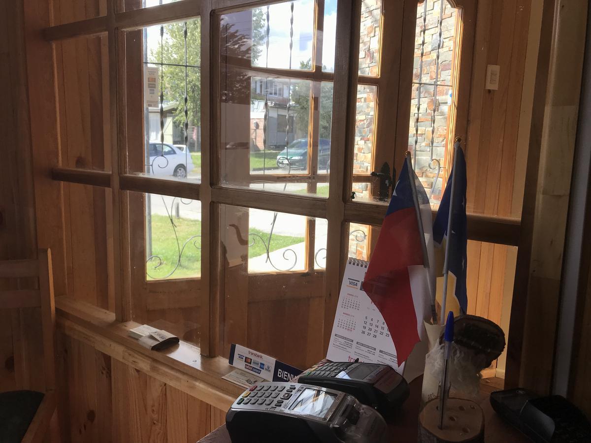 Hostal Los Pioneros Пуэрто-Наталес Экстерьер фото